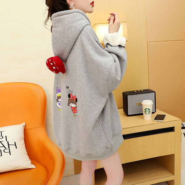 Naiste avar dressipluus kapuutsiga ja 3D elemendiga