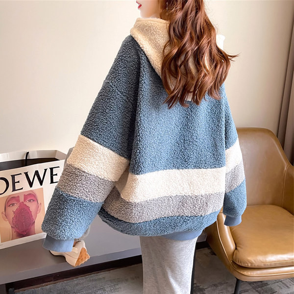 Дамски плюшен суичър с качулка