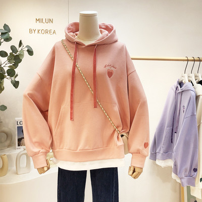 Ženska široka majica s kapuljačom s vezama i izvezenim natpisima