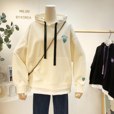 Ženska široka majica s kapuljačom s vezama i izvezenim natpisima