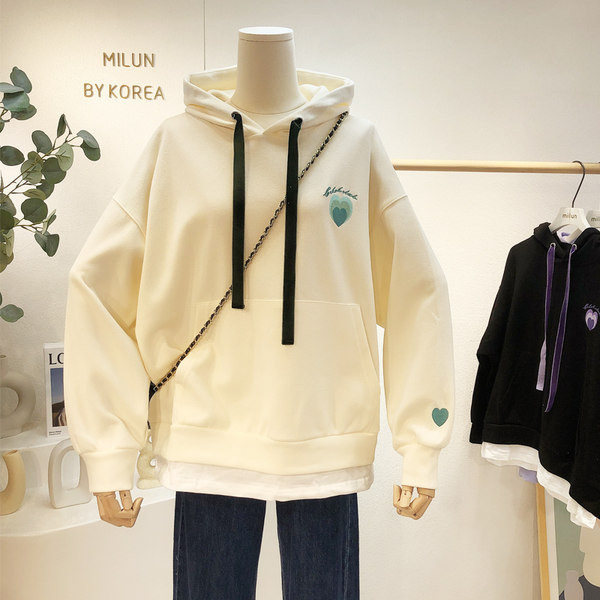 Ženska široka majica s kapuljačom s vezama i izvezenim natpisima