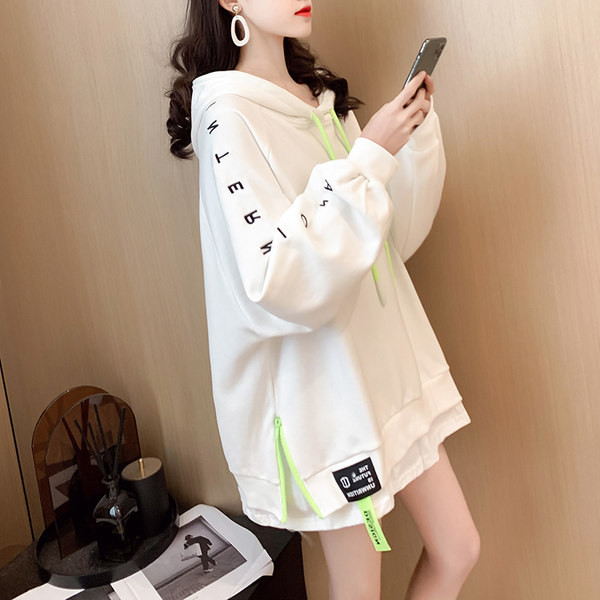 Naiste laia säärega dressipluus trükise ja lukuga