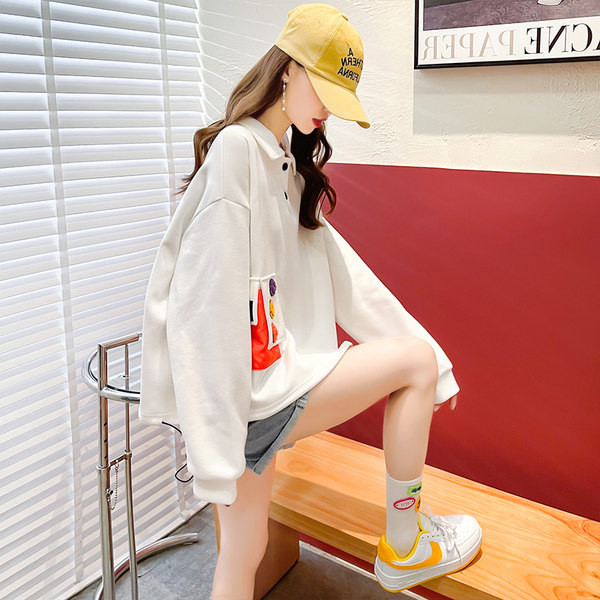 Дамски суичър с класическа яка и копчета и  бродерия