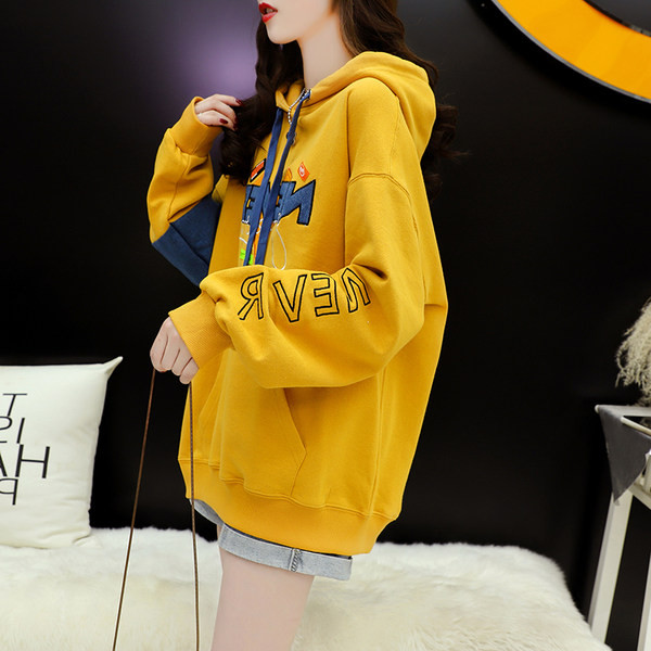 Ležerna ženska majica s kapuljačom - bijela i crna boja