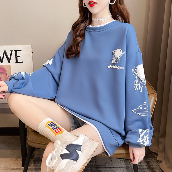 Naiste vabaaja kampsun erinevates värvides