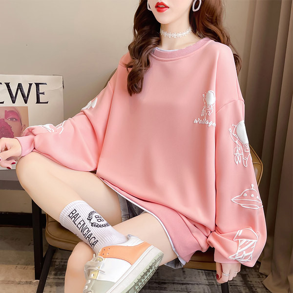 Naiste vabaaja kampsun erinevates värvides