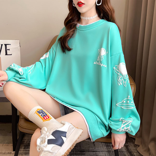 Naiste vabaaja kampsun erinevates värvides