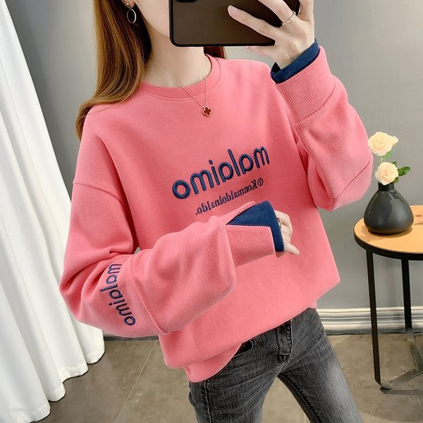 Γυναικείο ανοιξιάτικο φούτερ με κεντητά γράμματα και οβάλ λαιμόκοψη