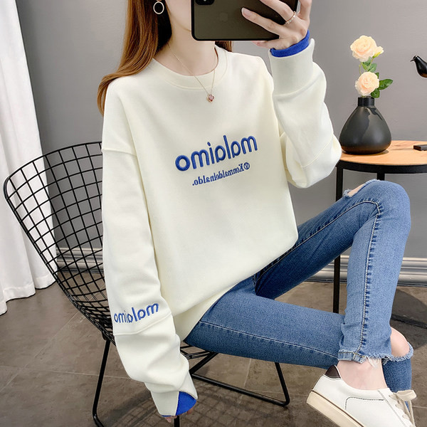 Γυναικείο ανοιξιάτικο φούτερ με κεντητά γράμματα και οβάλ λαιμόκοψη