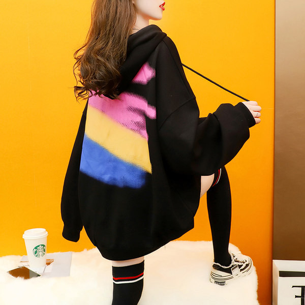 Широк модел дамски суичър с качулка нов модел