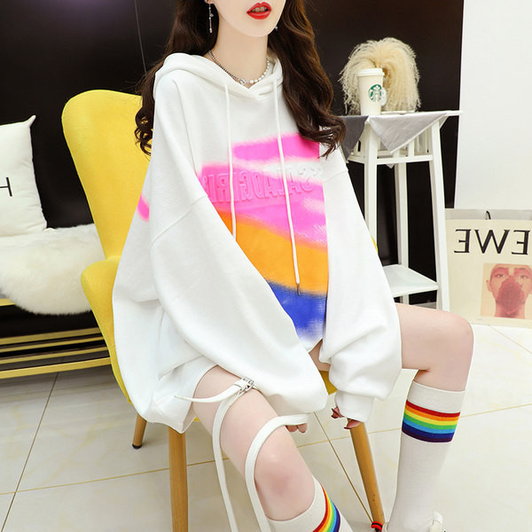 Широк модел дамски суичър с качулка нов модел