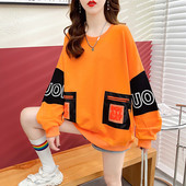 Novi model široke majice s printom i džepom na patent