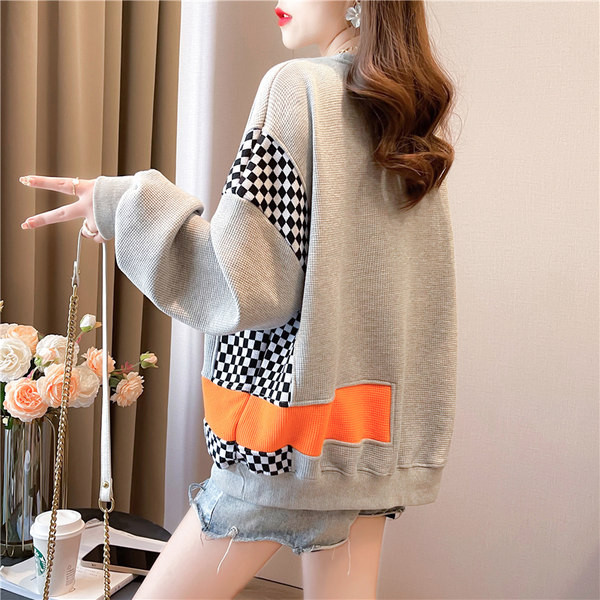 Пролетен широк суичър с овално деколте и надпис за жени