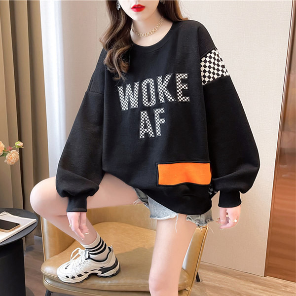 Пролетен широк суичър с овално деколте и надпис за жени