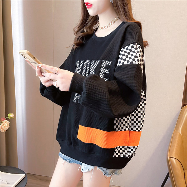 Пролетен широк суичър с овално деколте и надпис за жени