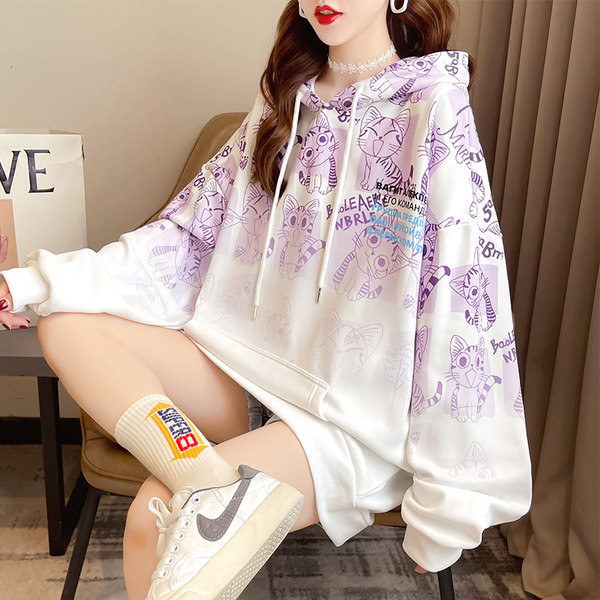 Naiste dressipluusid – kapuutsi ja lipsudega