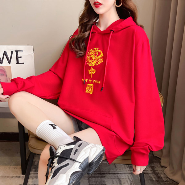 Hímzett díszítéssel ellátott, alkalmi női kapucnis pulóver