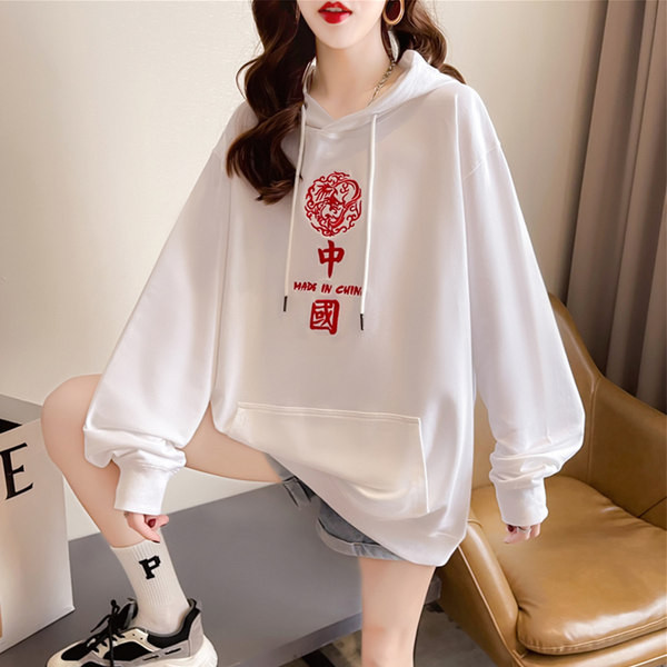 Hímzett díszítéssel ellátott, alkalmi női kapucnis pulóver