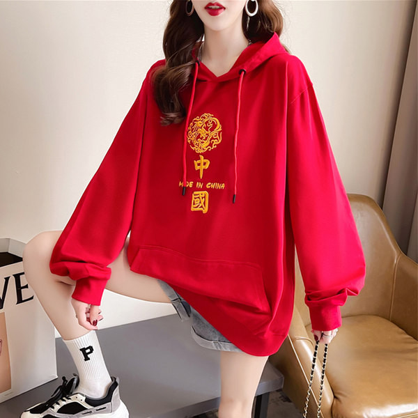 Hímzett díszítéssel ellátott, alkalmi női kapucnis pulóver