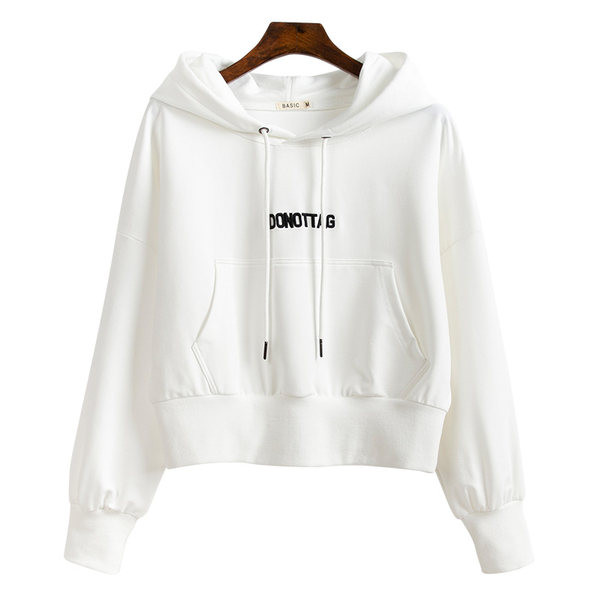 Ženska majica s izvezenim natpisom i kapuljačom pogodna za svakodnevni život