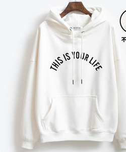 Спортен дамски суичър с надпис и джоб