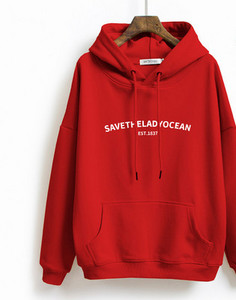 Γυναικεία φούτερ με στάμπα και κουκούλα