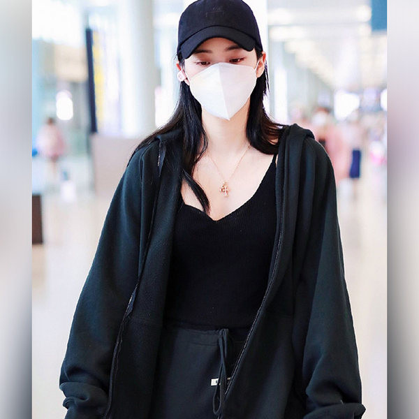 Uue mudeli kapuutsiga naiste dressipluus - valge ja must värv