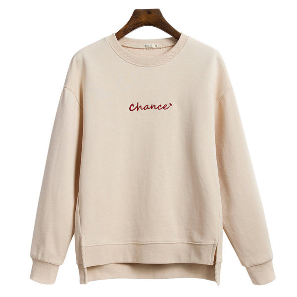 Ежедневен дамски суичър с овално деколте и бродиран надпис 