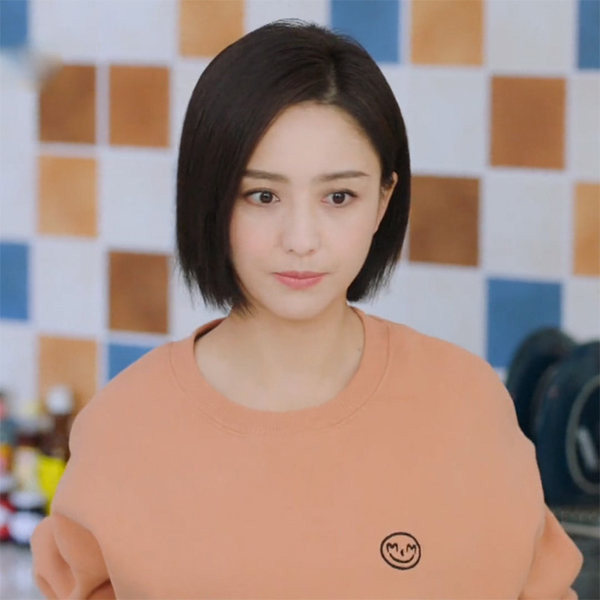 Naiste V-kaelusega dressipluusid