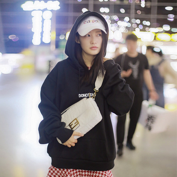 Дамски суичър с качулка - свободен модел с надпис