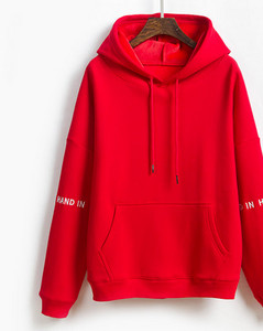 Дамски суичър с бродиран надпис подходящ за ежедневието