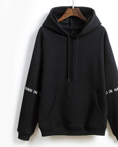 Дамски суичър с бродиран надпис подходящ за ежедневието