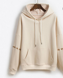 Дамски суичър с бродиран надпис подходящ за ежедневието