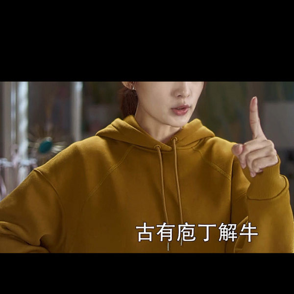 Γυναικείο φούτερ με επένδυση καθαρό μοντέλο με κουκούλα και κορδόνια