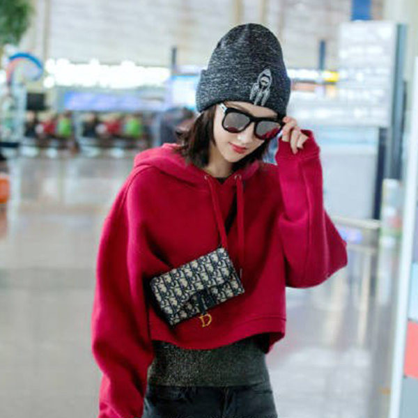 Γυναικείο φούτερ με κουκούλα σε κόκκινο χρώμα