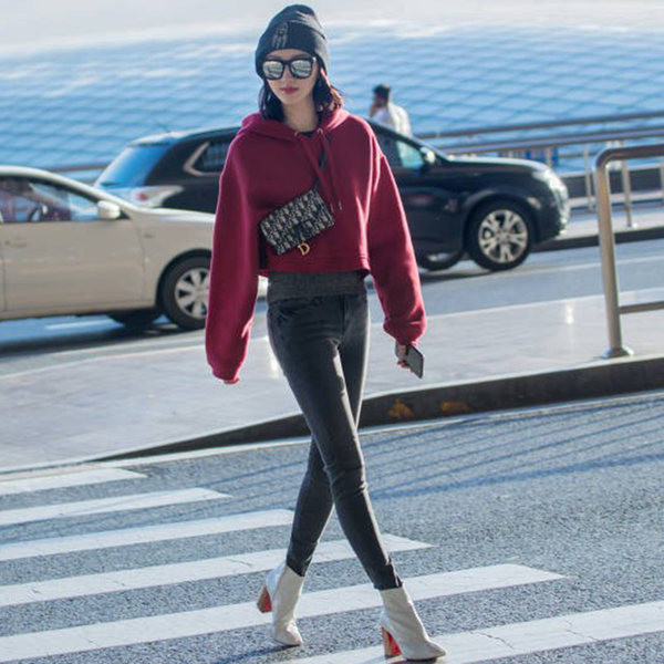 Γυναικείο φούτερ με κουκούλα σε κόκκινο χρώμα