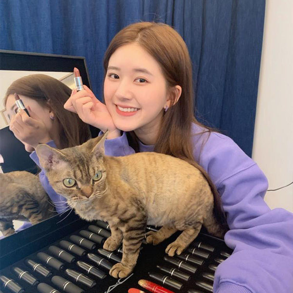 Új modell női pulóver lila színű felirattal