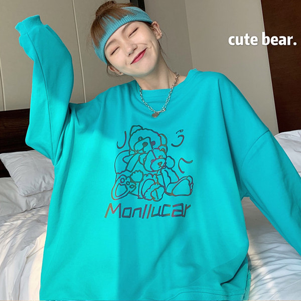 Bő mintás női pulóver ovális nyakkivágással és mintával