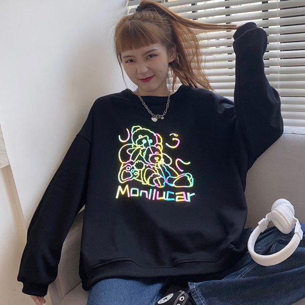 Bő mintás női pulóver ovális nyakkivágással és mintával