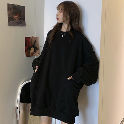 Едноцветен широк дамски суичър с джоб и овално деколте 