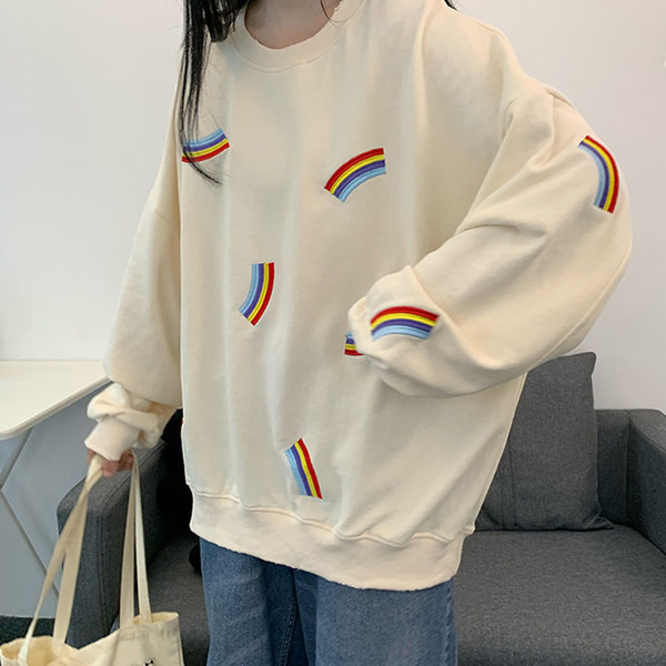 Ежедневен дамски пуловер с цветна бродерия