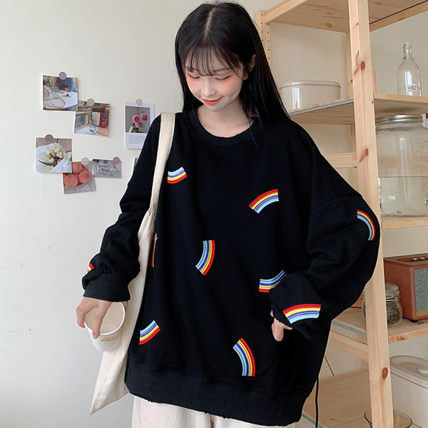 Ежедневен дамски пуловер с цветна бродерия