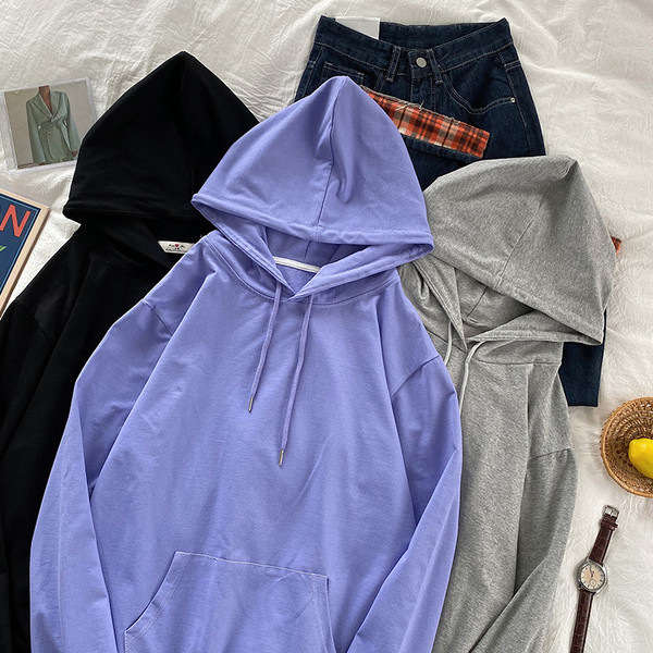 Ženski sweatshirt s kapuljačom - čist model