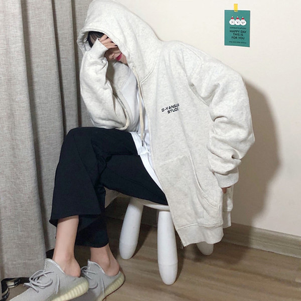 Γυναικείο φαρδύ φούτερ με κεντημένο κείμενο και μεταλλικό κούμπωμα