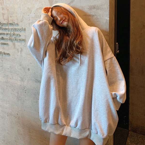 Дамски суичър с качулка - изчистен свободен модел