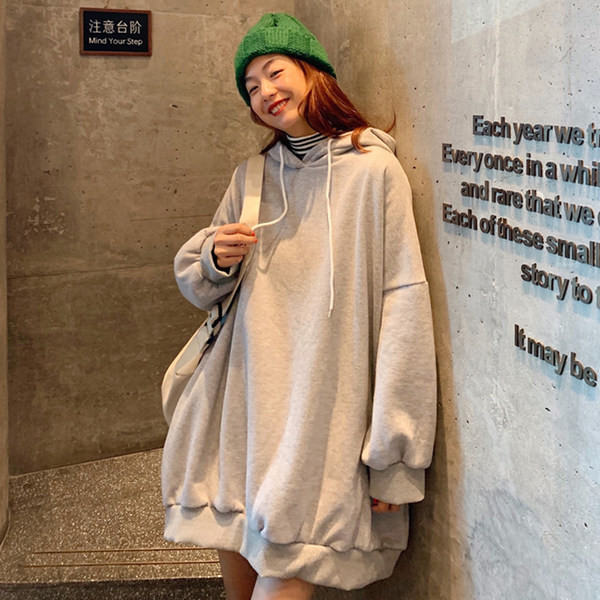 Дамски суичър с качулка - изчистен свободен модел