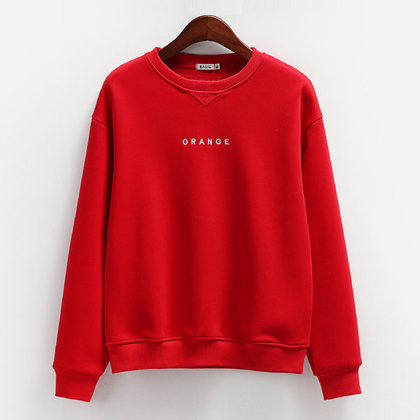 Naiste lai dressipluus ovaalse dekoltee ja pealdisega