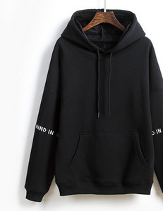 Γυναικείο αθλητικό φούτερ με κεντημένο κείμενο και κουκούλα