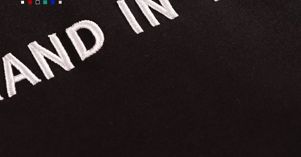 Γυναικείο αθλητικό φούτερ με κεντημένο κείμενο και κουκούλα