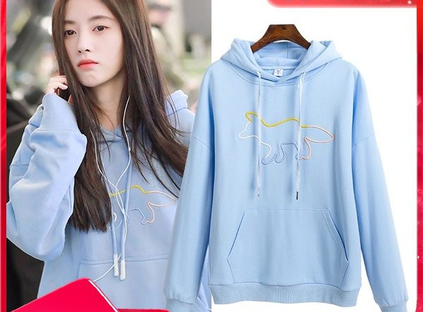 Ежедневен дамски суичър с бродерия и джоб -син цвят